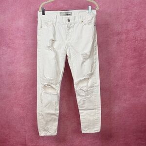 145. The Laundry Room California Distressed White Jeans Size 28 NWOT